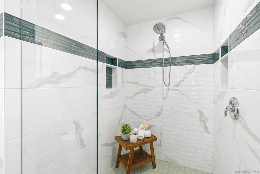 Image 25 of property listing at 1918 Odell Cir, Vista, CA 92084