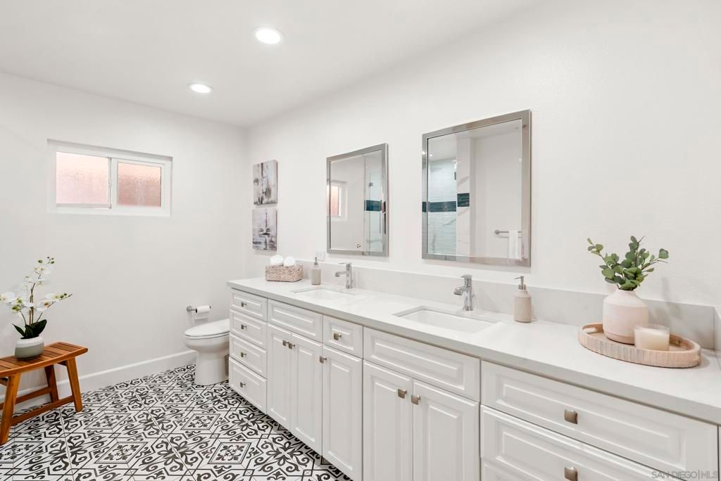 Image 28 of property listing at 1918 Odell Cir, Vista, CA 92084