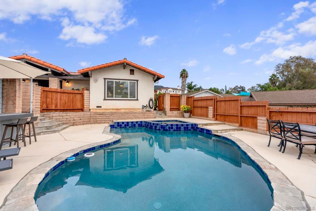 Image 37 of property listing at 1918 Odell Cir, Vista, CA 92084