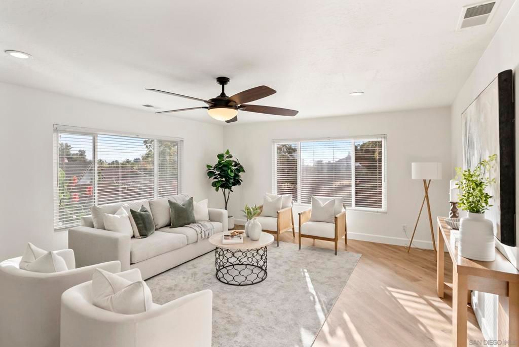 Image 4 of property listing at 1918 Odell Cir, Vista, CA 92084