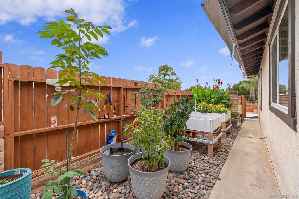 Image 42 of property listing at 1918 Odell Cir, Vista, CA 92084