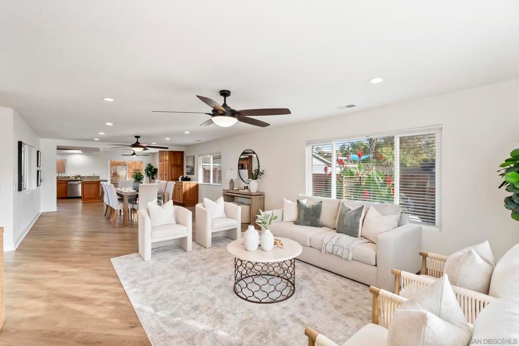 Image 8 of property listing at 1918 Odell Cir, Vista, CA 92084