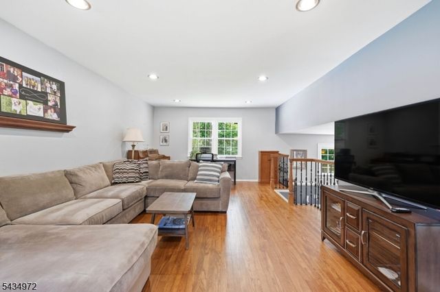 46 Westminster Dr, Parsippany-troy Hills Twp., NJ 07054