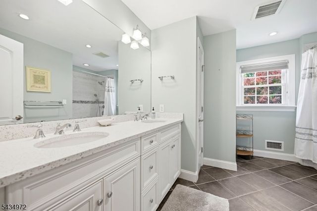 46 Westminster Dr, Parsippany-troy Hills Twp., NJ 07054