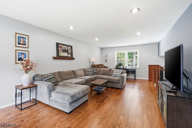 46 Westminster Dr, Parsippany-troy Hills Twp., NJ 07054