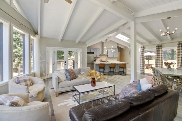 7115 Lakewood Dr, Pollock Pines, CA 95726