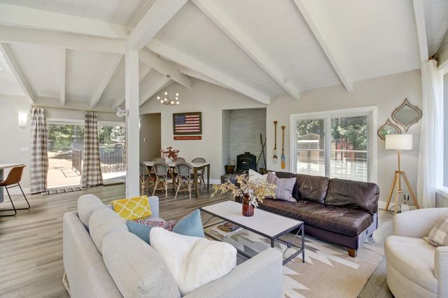 7115 Lakewood Dr, Pollock Pines, CA 95726