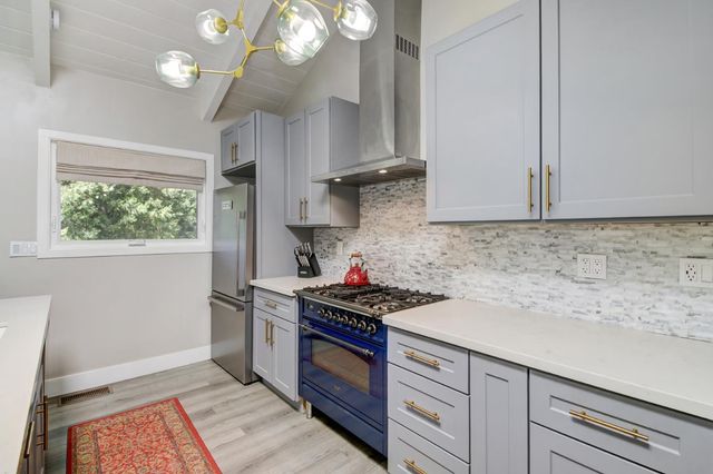 7115 Lakewood Dr, Pollock Pines, CA 95726