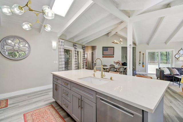 7115 Lakewood Dr, Pollock Pines, CA 95726