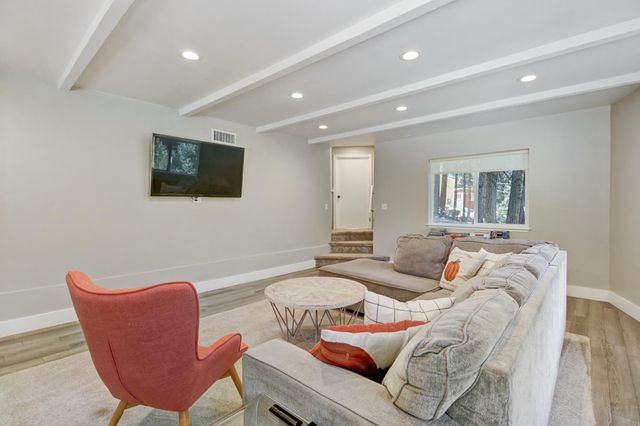 7115 Lakewood Dr, Pollock Pines, CA 95726