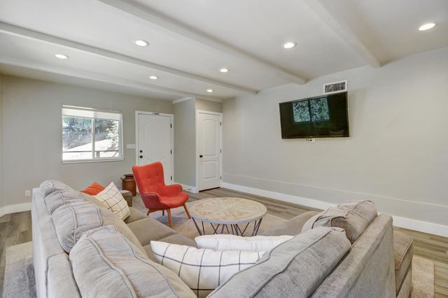 7115 Lakewood Dr, Pollock Pines, CA 95726