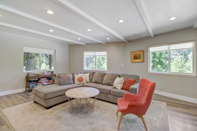 7115 Lakewood Dr, Pollock Pines, CA 95726