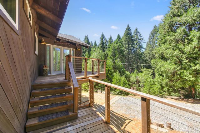 7115 Lakewood Dr, Pollock Pines, CA 95726