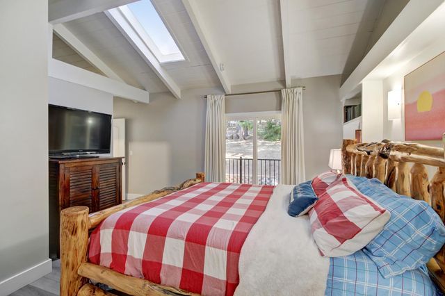 7115 Lakewood Dr, Pollock Pines, CA 95726