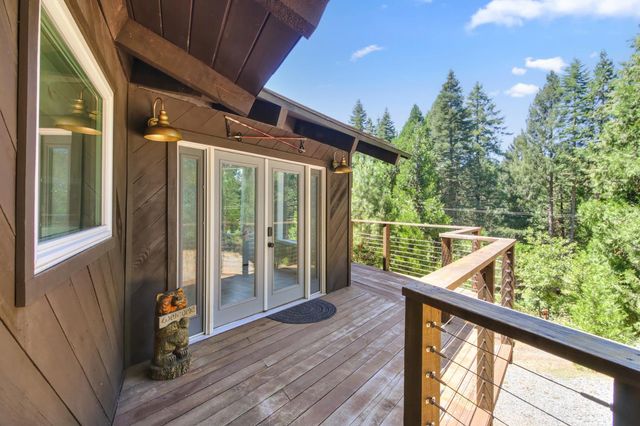 7115 Lakewood Dr, Pollock Pines, CA 95726