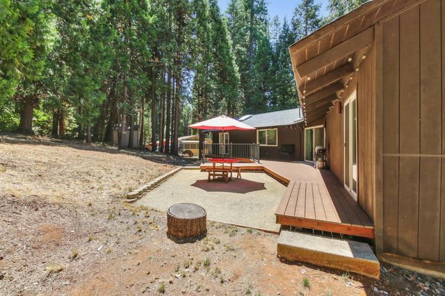 7115 Lakewood Dr, Pollock Pines, CA 95726