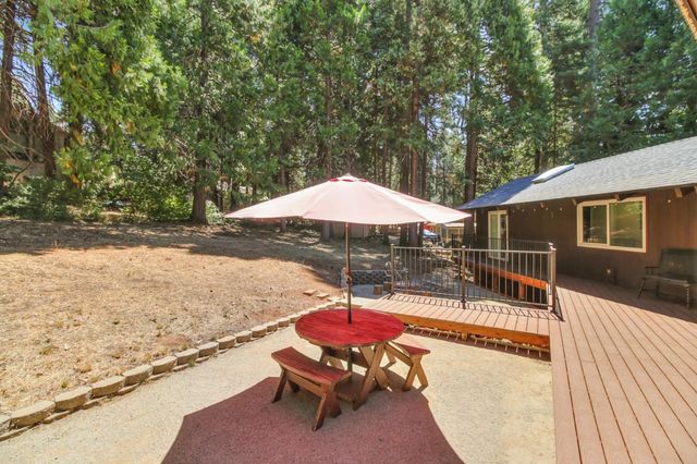 7115 Lakewood Dr, Pollock Pines, CA 95726