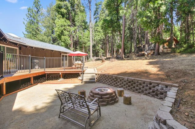 7115 Lakewood Dr, Pollock Pines, CA 95726