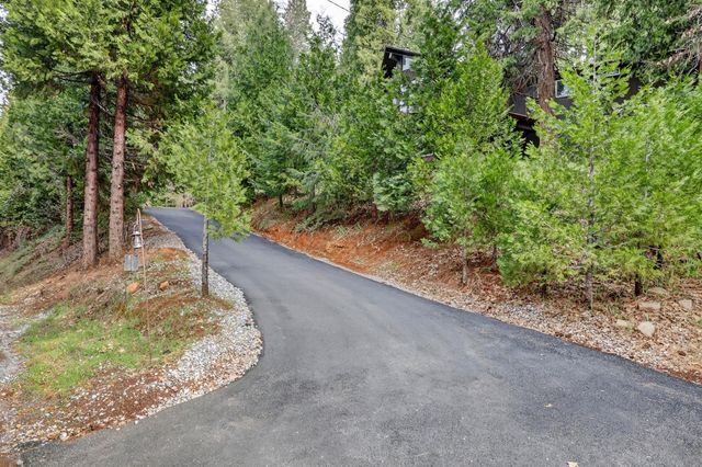 7115 Lakewood Dr, Pollock Pines, CA 95726