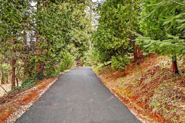 7115 Lakewood Dr, Pollock Pines, CA 95726