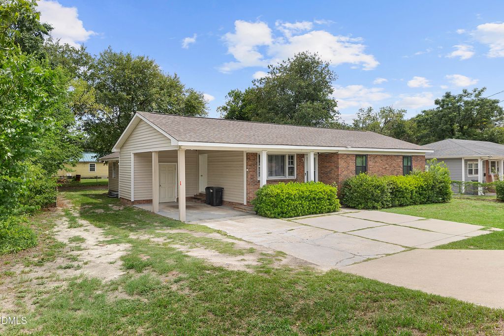 3873 Cumberland Road, Fayetteville, NC 28306