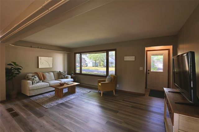3045 Wedgewood Avenue, Eau Claire, WI 54703