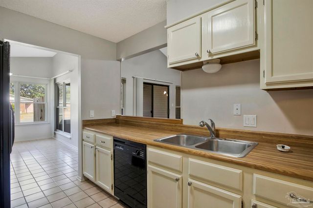 3020 Cedarwood Village Ln, Pensacola, FL 32514