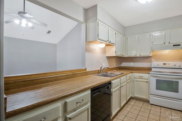 3020 Cedarwood Village Ln, Pensacola, FL 32514