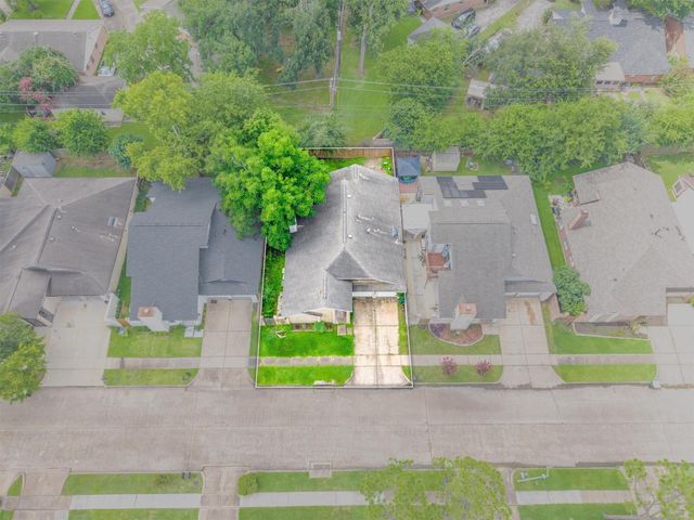 7815 Royan Drive, Houston, TX 77071