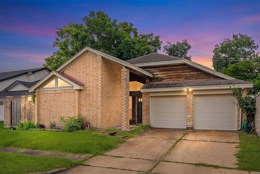 7815 Royan Drive, Houston, TX 77071