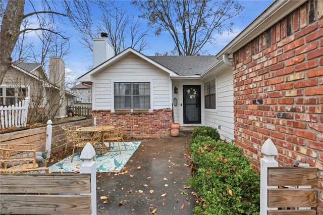 3922 Willshire Drive, Lawrence, KS 66049