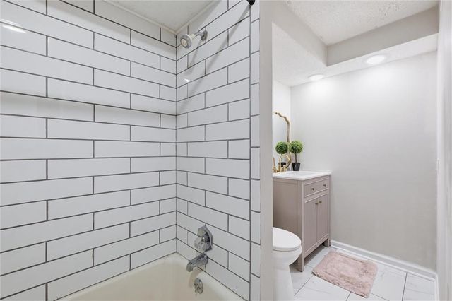 3922 Willshire Drive, Lawrence, KS 66049