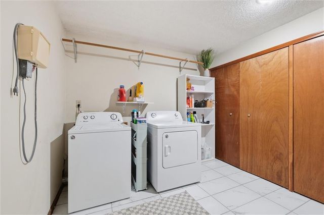 3922 Willshire Drive, Lawrence, KS 66049