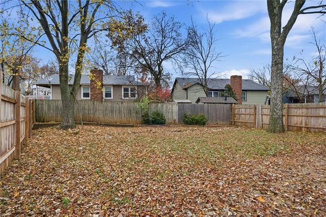 3922 Willshire Drive, Lawrence, KS 66049