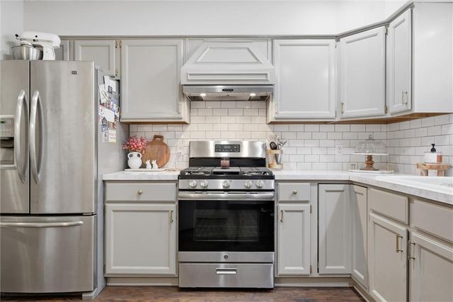 3922 Willshire Drive, Lawrence, KS 66049