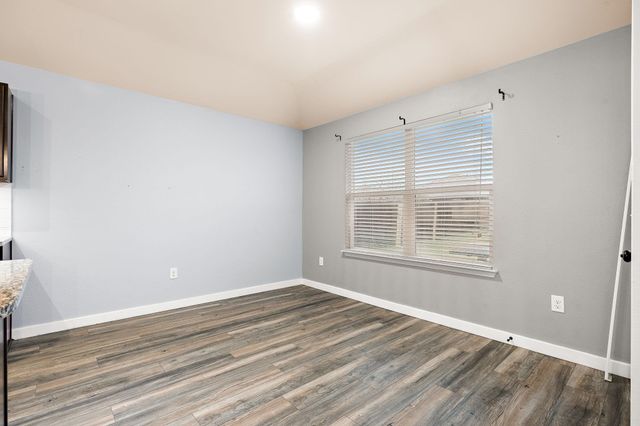 221 Camellia DR, Hutto, TX 78634