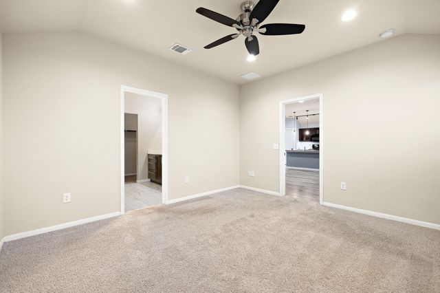 221 Camellia DR, Hutto, TX 78634