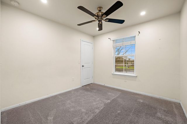 221 Camellia DR, Hutto, TX 78634