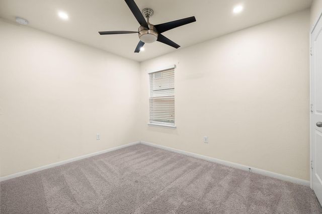 221 Camellia DR, Hutto, TX 78634