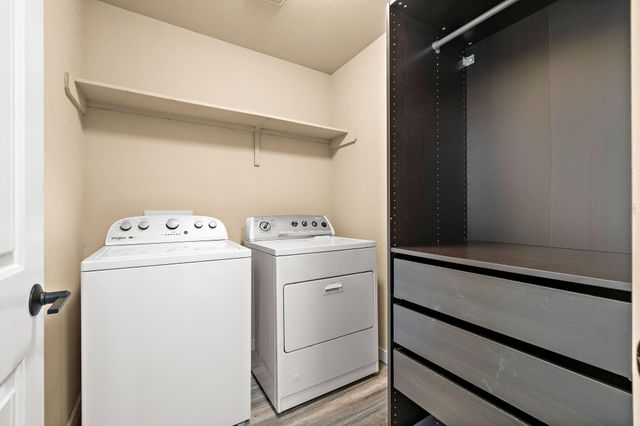 221 Camellia DR, Hutto, TX 78634