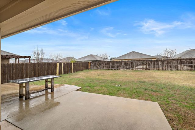 221 Camellia DR, Hutto, TX 78634