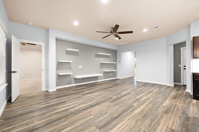 221 Camellia DR, Hutto, TX 78634