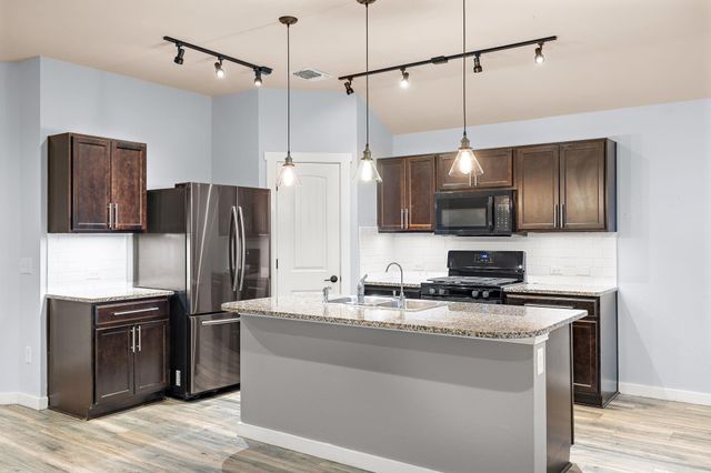 221 Camellia DR, Hutto, TX 78634