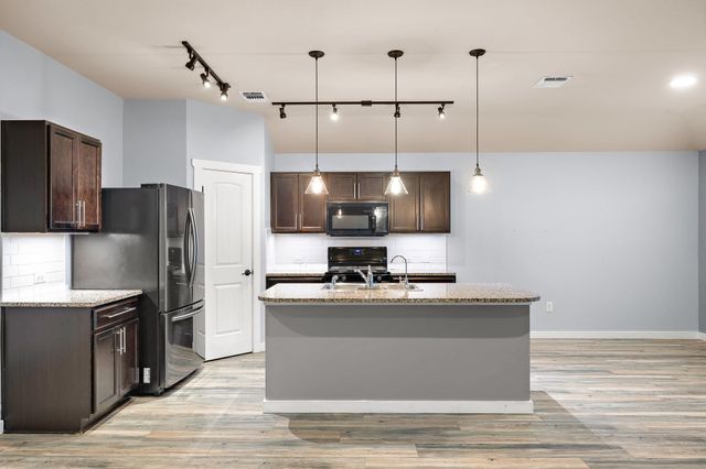 221 Camellia DR, Hutto, TX 78634