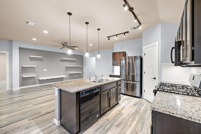 221 Camellia DR, Hutto, TX 78634