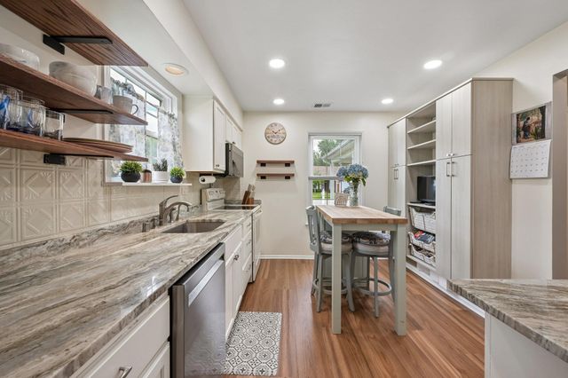 14 W BERWIN WAY, Mount Laurel, NJ 08054