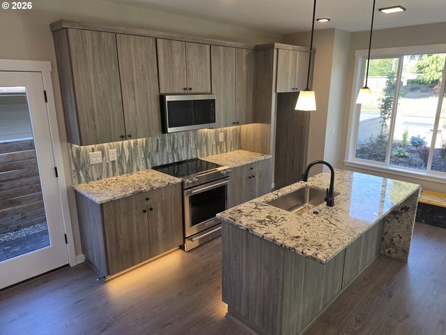 4836 Se Monroe Ave C, Milwaukie, OR 97222