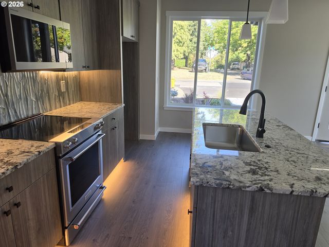4836 Se Monroe Ave C, Milwaukie, OR 97222