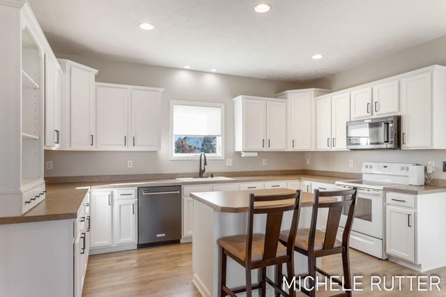 1399 Woodfield Drive, Holland Twp, MI 49464