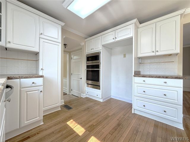 10151 Pineledge Drive South, Clarence, NY 14031